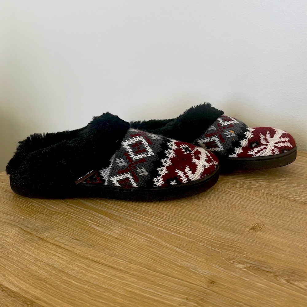 Women’s house slippers